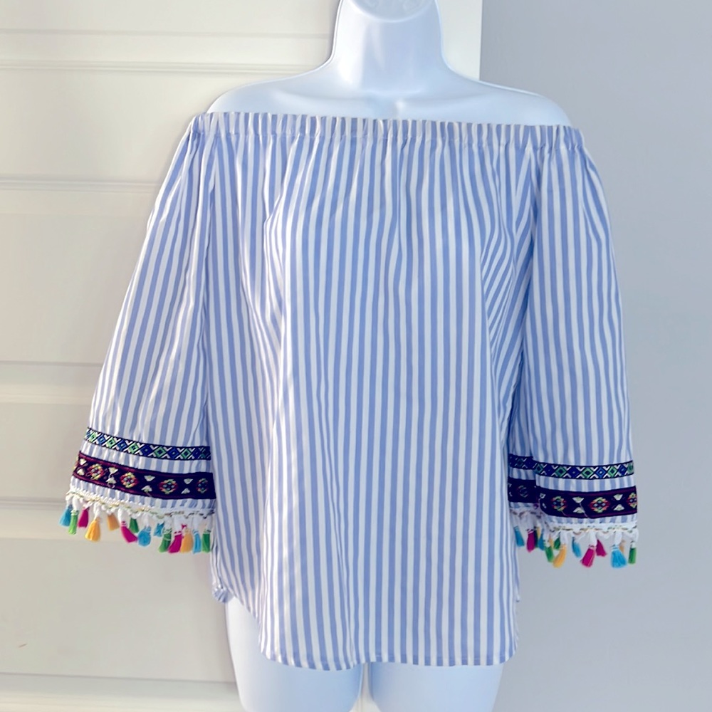 Open shoulders blouse